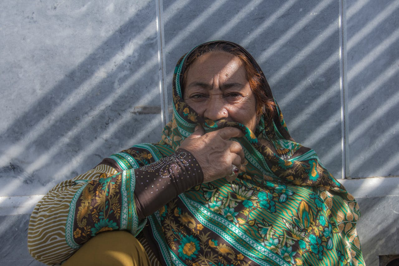 Foto de Javad Esmaeili: https://www.pexels.com/es-es/foto/persona-mujer-mano-ojos-5775395/